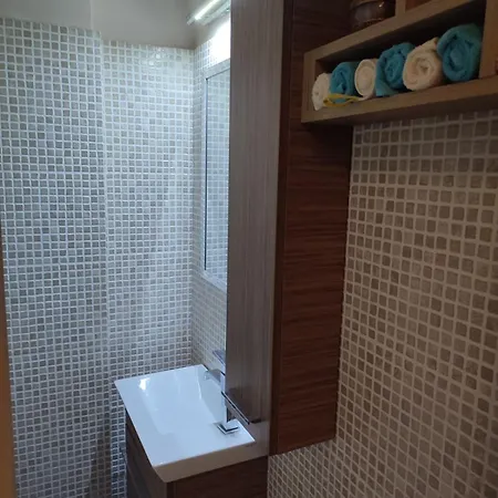 Fully Furnished In The Heart Of Apartment *